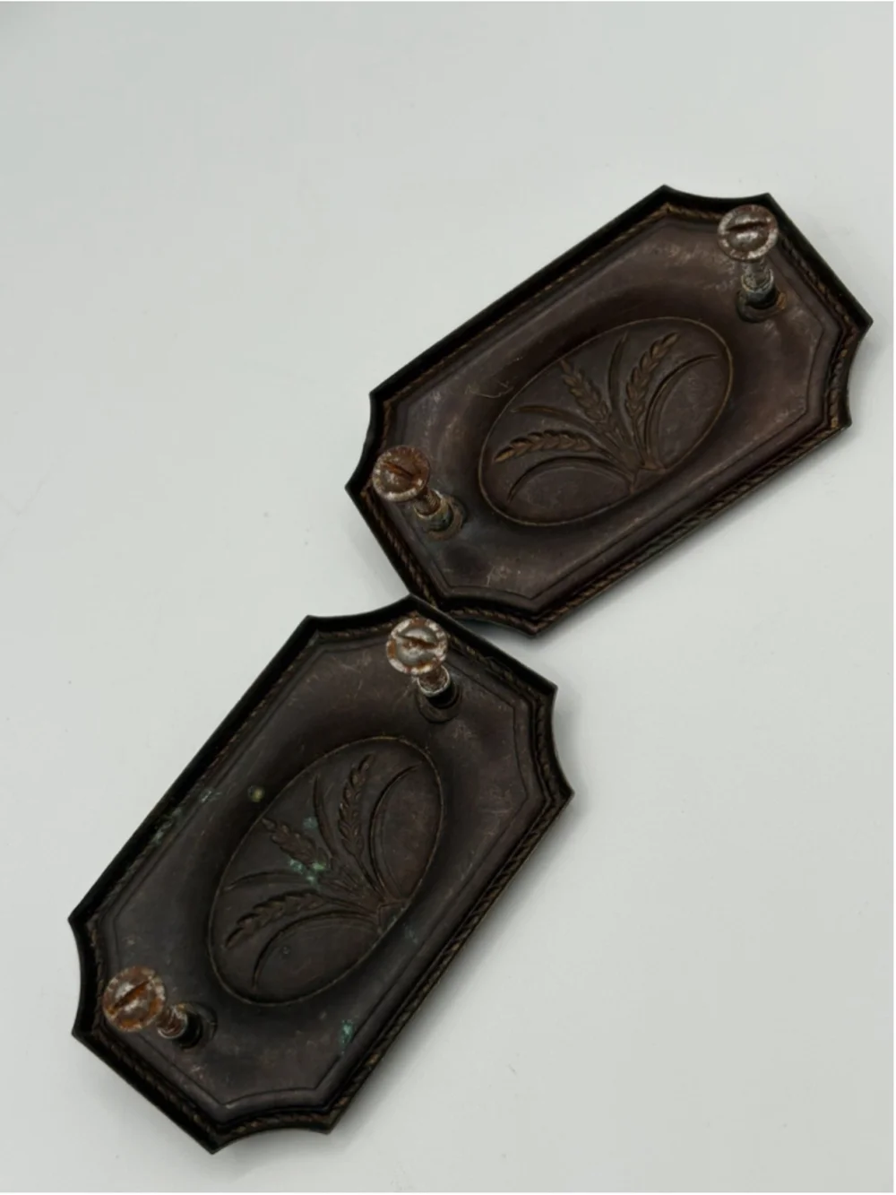 2 Vintage Drawer Pulls, Wheat medallion in center